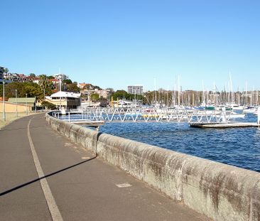 Beautifully Presented Two-Bedroom Apartment with Panoramic Views - Photo 1