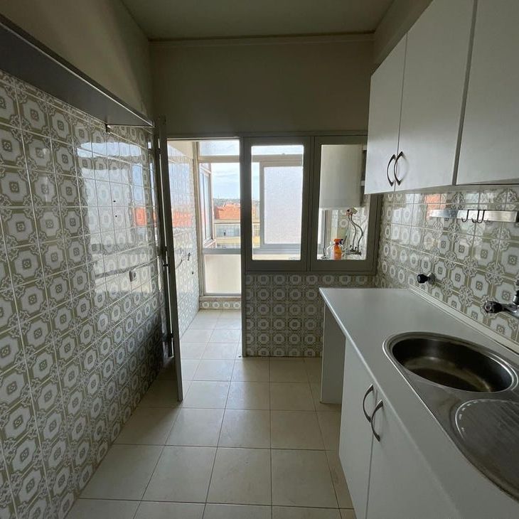 R. Dom Carlos de Mascarenhas, Lisboa, Lisbon 1070 - Photo 1