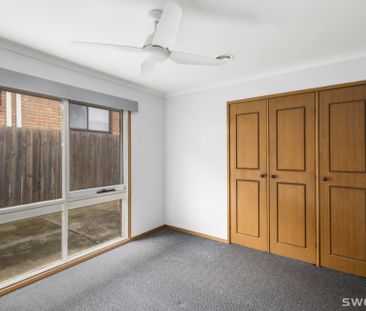 Light filled three bedroom residence in quiet location - Photo 5