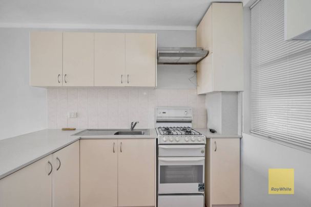 Stunning River & City Views in a Secure South Perth Location - Photo 1