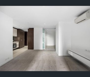 Bright and Spacious Two-Bedroom Apartment in Prime Location - Photo 1