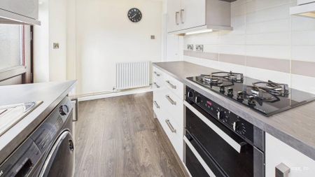 2 bedroom semi-detached house to rent - Photo 4