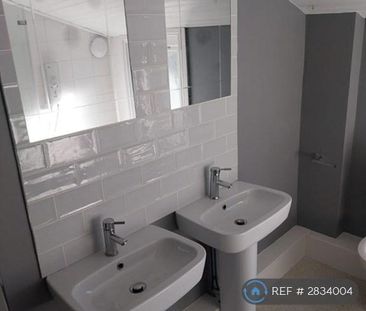 2 bedroom terraced house to rent - Photo 4