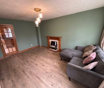 3 bedroom end of terrace house to rent - Photo 2