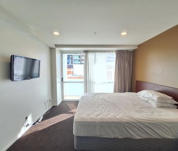 One-Bedroom Apartment in the Prestigious Quadrant - Photo 2