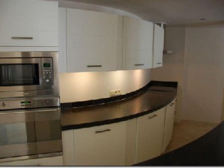 WOLUWE ST. PIERRE : APPARTEMENT MEUBLE 3 CHAMBRES + TERRASSES - Woluwé-saint-pierre - Photo 5