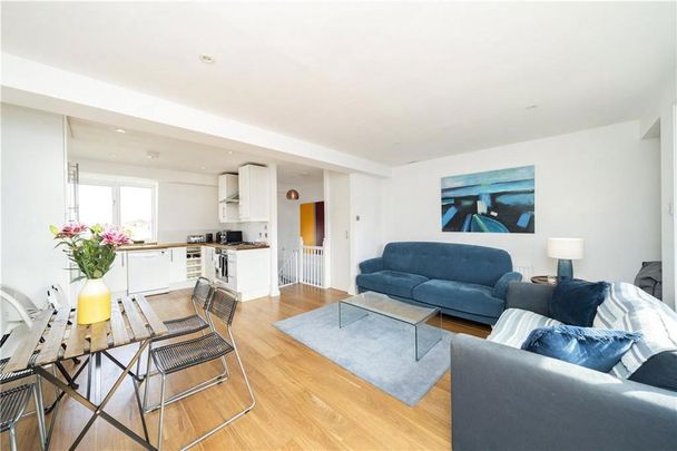 3 bedroom flat to rent - Photo 1