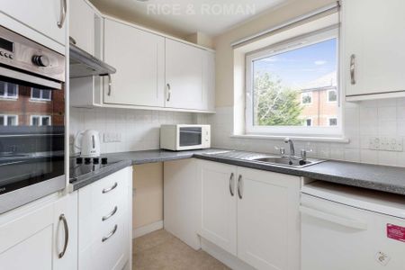 2 Bedroom Apartment, Gibson Court – Hinchley Wood - Photo 2