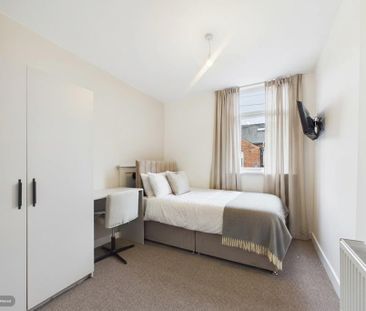 1 bedroom in a house share to rent - Photo 1