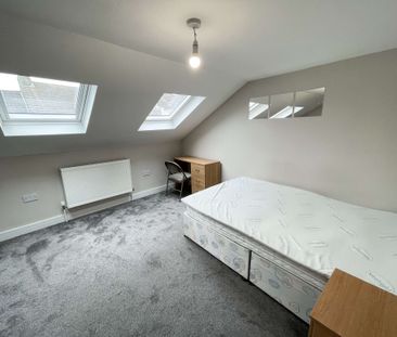 Baxter Street, Brighton - LOVELY STUDENT PROPERTY - Photo 2