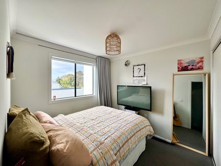 Stylish 3 - Bedroom Parkfront Living - Photo 2