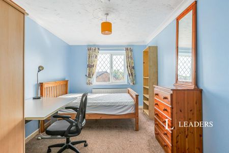 1 bedroom in a house share to rent - Photo 4