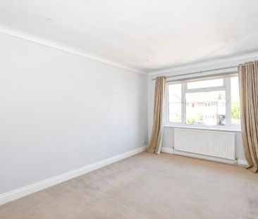3 bedroom flat to rent - Photo 1