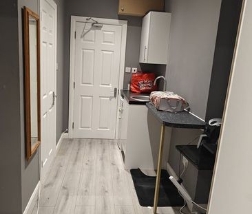 1 Bed Flat, Penderry Rise, SE6 - Photo 4