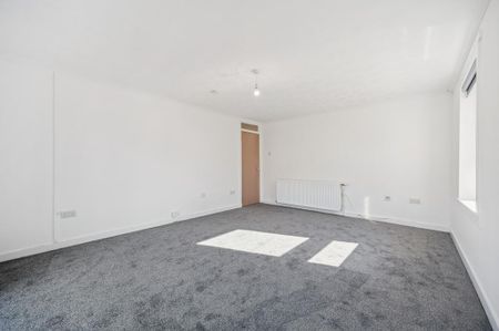 3 bedroom flat to rent - Photo 3
