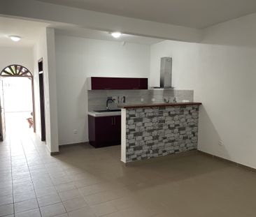 Location Appartement 3 pièces 70m² MATOURY 97351 - Photo 4