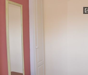 Huge room in 3-bedroom apartment in Tallaght, Dublin - Photo 1