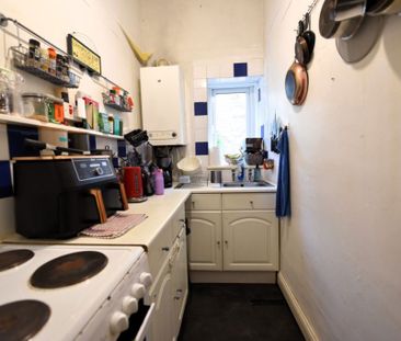 1 bedroom Flat in Springwood Road, Leeds - Photo 3