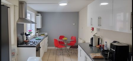 4 Bed Student Accommodation - Photo 5