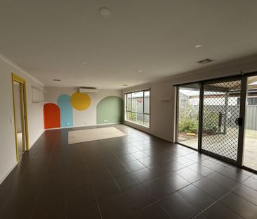 Please contact catie@sweeneyea.com.au for private inspections. - Photo 1
