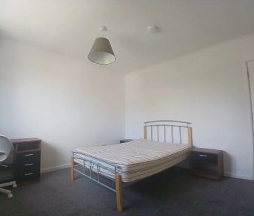 Semi-detached house to rent in Savery Close, Norwich, Norfolk - Photo 3