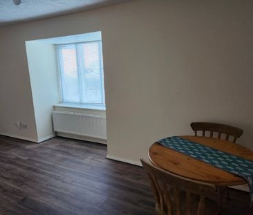 1 Bed Flat, Franklin Way, CR0 - Photo 1