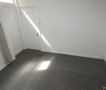 1 bed Apartment - To Let - Photo 3