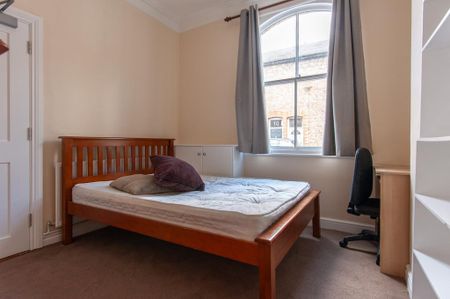 3 bedroom terraced house to rent - Photo 2