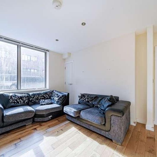 Cleeve Road, Leatherhead, KT22 - Photo 1