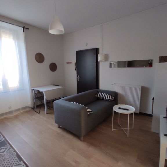 T2 MEUBLE AVEC TERRASSE - Photo 1