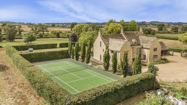 6 bedroom country house to rent - Photo 1