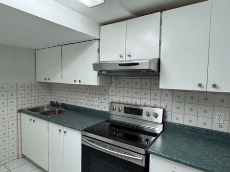 For Lease - 46 Thornbrook Court, Vaughan, Ontario - Photo 3