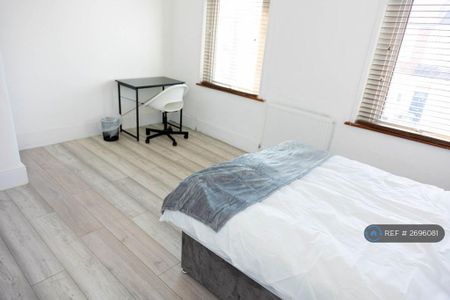 3 bedroom terraced house to rent - Photo 5