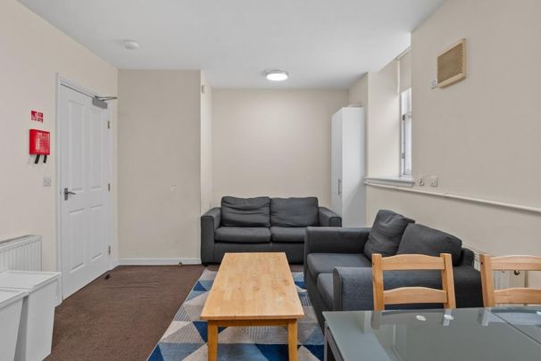 5 bedroom flat to rent - Photo 1