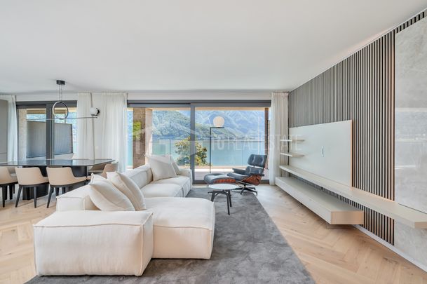 ELEGANZA VISTA LAGO : ATTICO CON TERRAZZA PANORAMICA A MELIDE - Foto 1