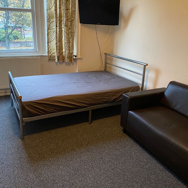 Studio Flat, Sheffield, S6 - Photo 1