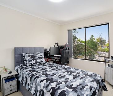 Tranquil district outlook with exceptional convenience - Photo 3