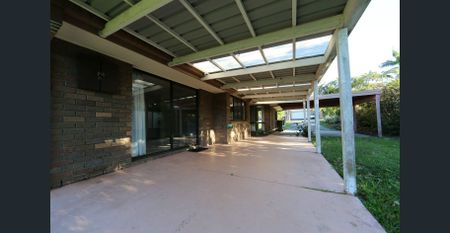 3 Bedroom Home close to everything - Photo 4