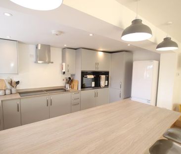 5 bedroom semi-detached house to rent - Photo 3