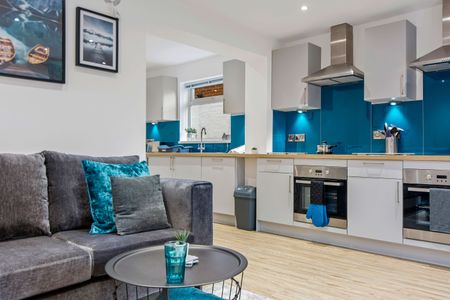 FABULOUS SHARED HOUSE FOR PROFESSIONALS ON POPULAR RESIDENTIAL ESTATE - Photo 5