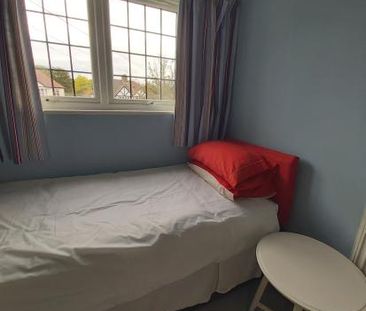 Small comfortable bedroom and separate office in luxury home - Photo 3