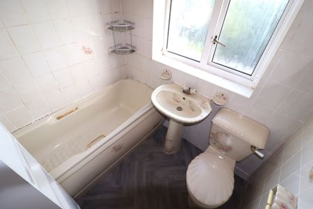 3 Bedroom Semi-detached House To Rent - Photo 4