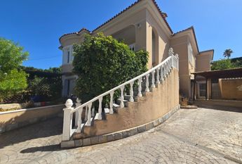 LONG-TERM RENTAL VILLA WITH SEA VIEWS IN ALTEA OLD TOWN