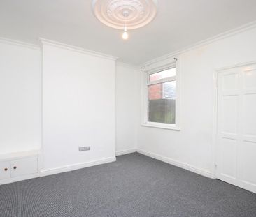 4 bedroom end of terrace house to rent - Photo 3