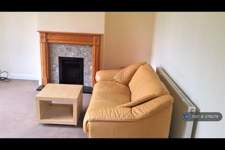 3 bedroom semi-detached house to rent - Photo 4