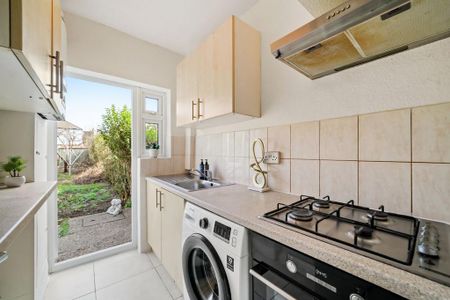 1 bedroom in a house share to rent - Photo 4