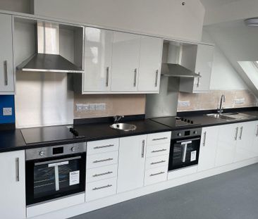 1 bedroom in a house share to rent - Photo 2