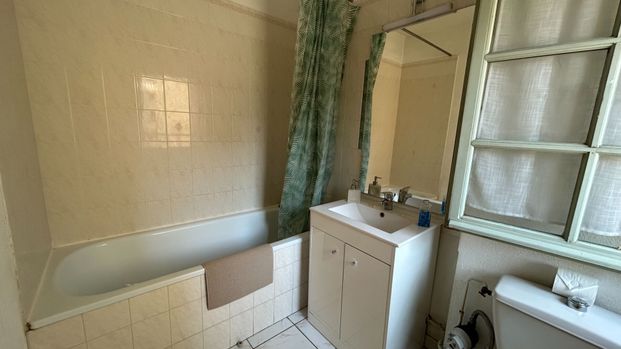 A LOUER // studio de 22.80 m² en intra-muros AVIGNON, - Photo 1