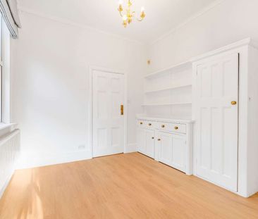 Newly refurbished two bedroom flat with private south facing garden... - Photo 6