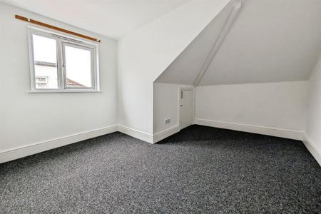 3 bedroom flat to rent - Photo 2